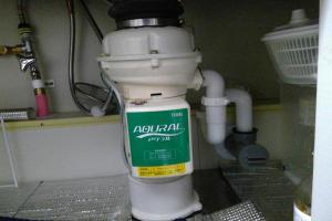 ディスポーザーの本体交換でお伺いしました。