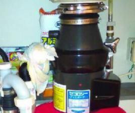 ディスポーザーから水漏れ発生による交換のご依頼