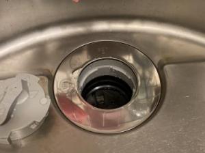 故障したディスポーザーの取替え依頼を頂きました。