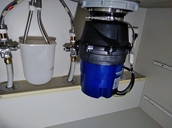 ホーリーウッド稲毛にてディスポーザーの交換