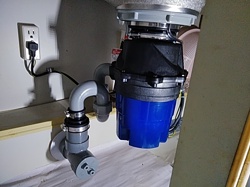 新明和工業製ディスポーザーをフロム工業YS-8100に取替え