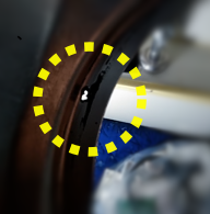 シンクにサビがあり穴が開いている画像