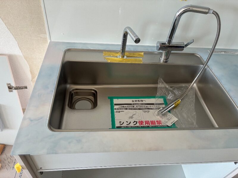 設置前：排水口が11.5センチタイプの新しいキッチンシンク