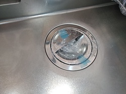 交換前：通常排水トラップ