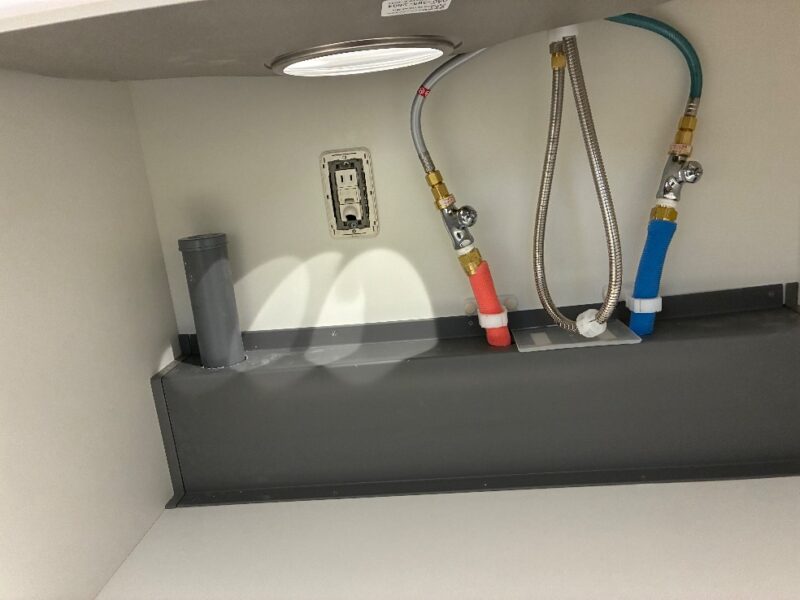 設置前：キッチンキャビネット