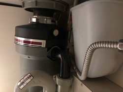 交換前:海外製ディスポーザー